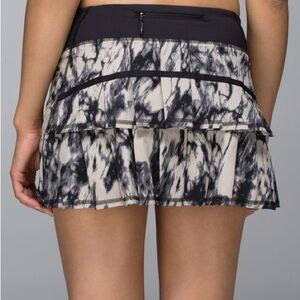 lululemon athletica Black and Cream Mini Skirt